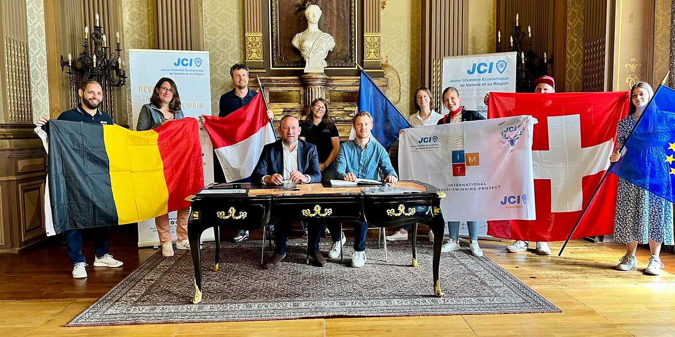 International Multi-Twinning (IMT) International Multi-Twinning (IMT)