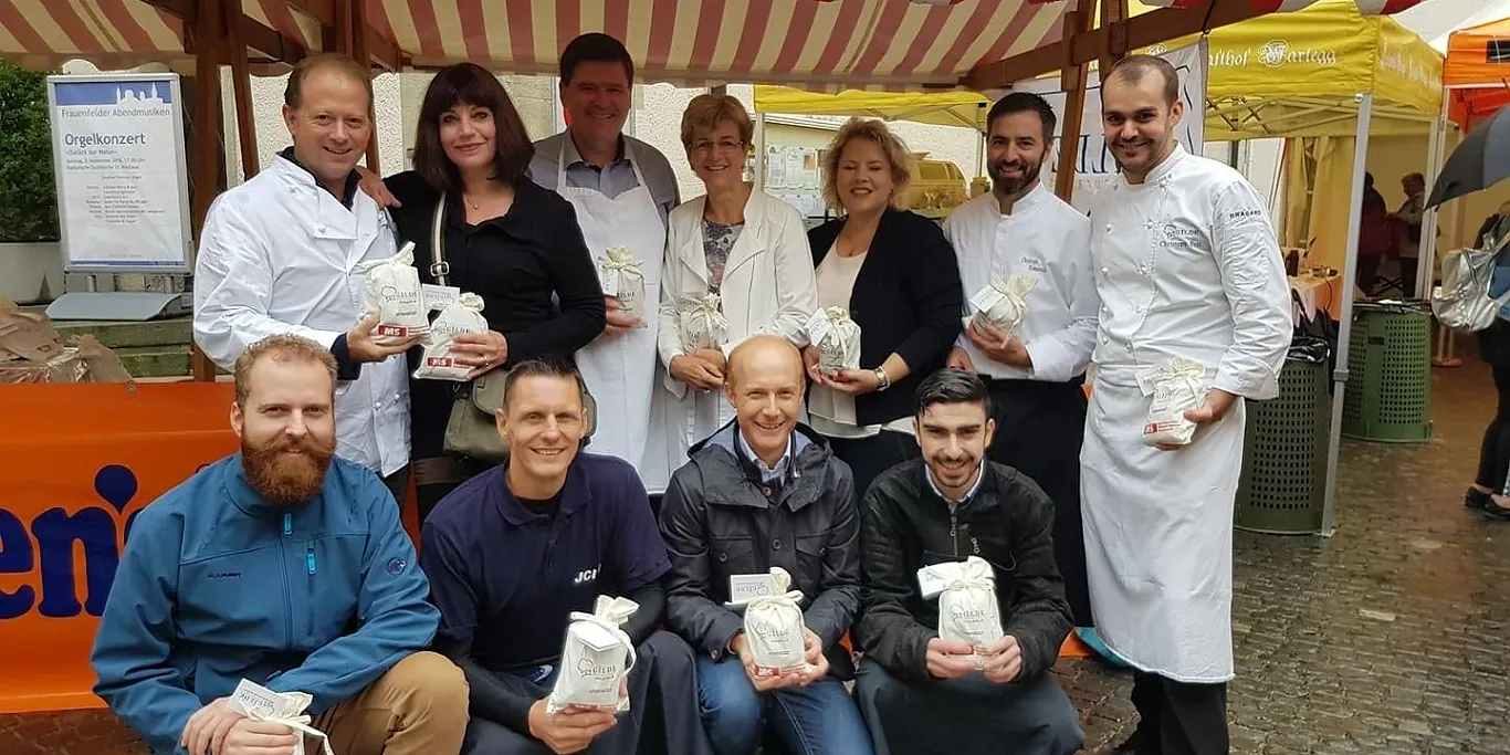 Gilde und JCI Frauenfeld kochen zugunsten von MS-Patienten und Kindern Gilde und JCI Frauenfeld kochen zugunsten von MS-Patienten und Kindern