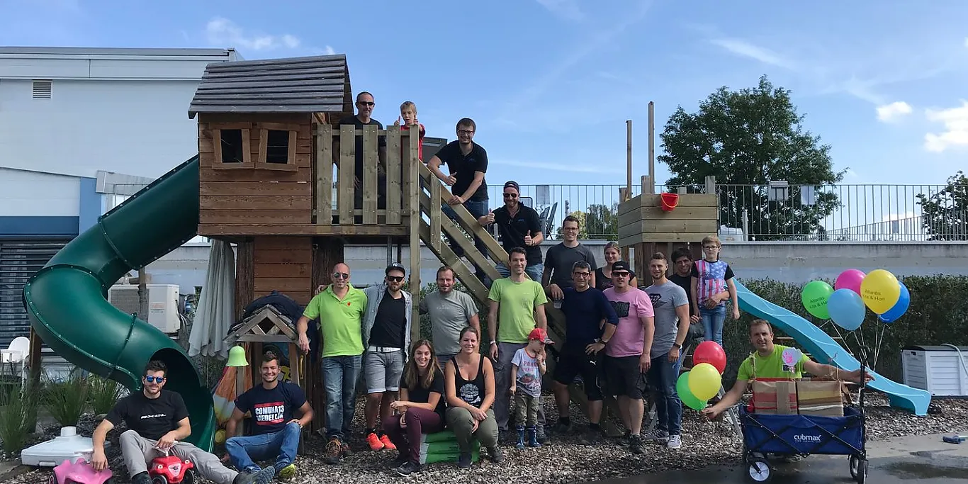 Dare2Act JCI UK baut einen Spielplatz Dare2Act JCI UK baut einen Spielplatz