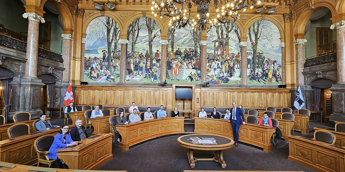 Vom Networking zum Bundeshaus: Ein Beitrag zur Wirtschaftsförderung durch politische Bildung Vom Networking zum Bundeshaus: Ein Beitrag zur Wirtschaftsförderung durch politische Bildung